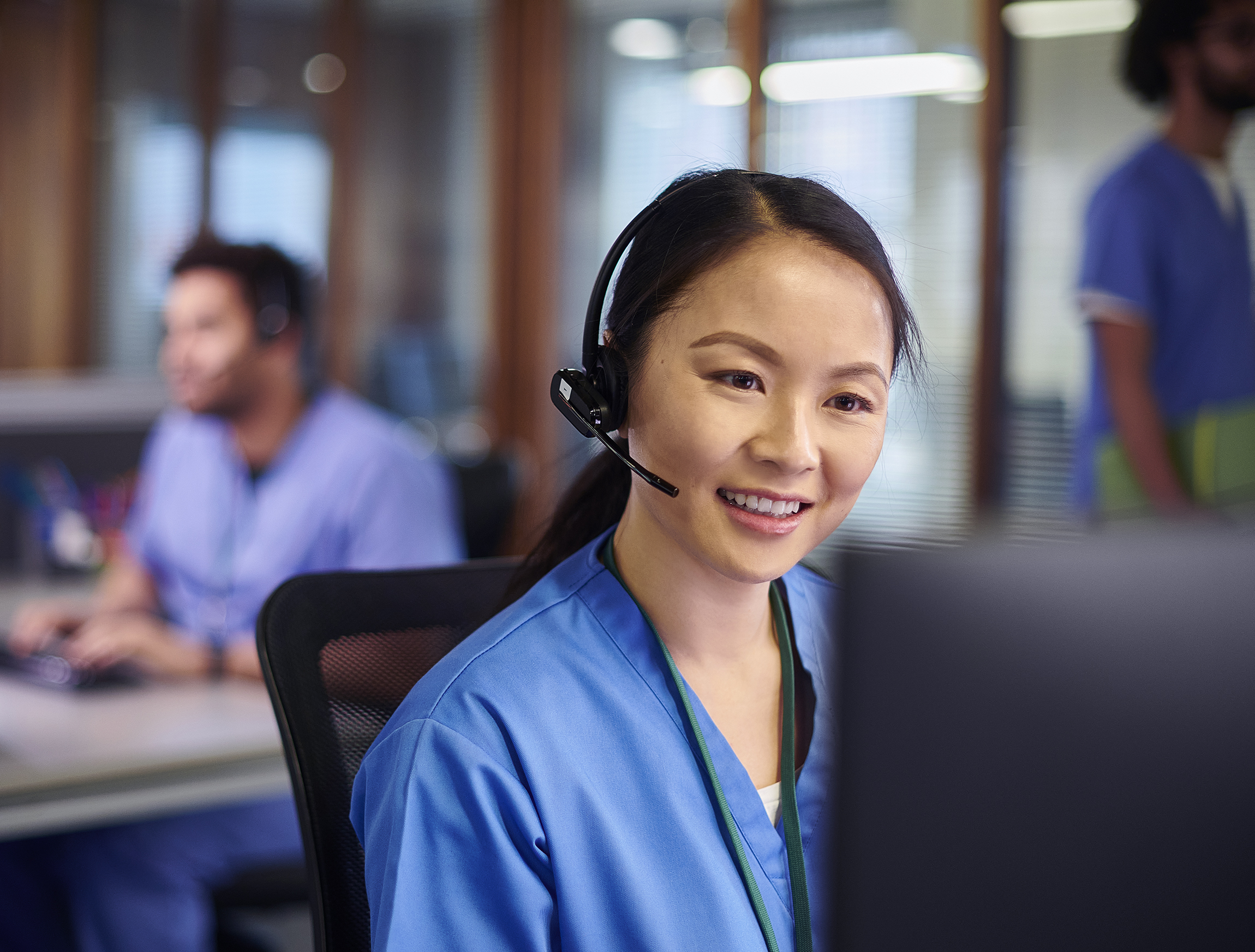 pharmacist in call center answering questions from patient
