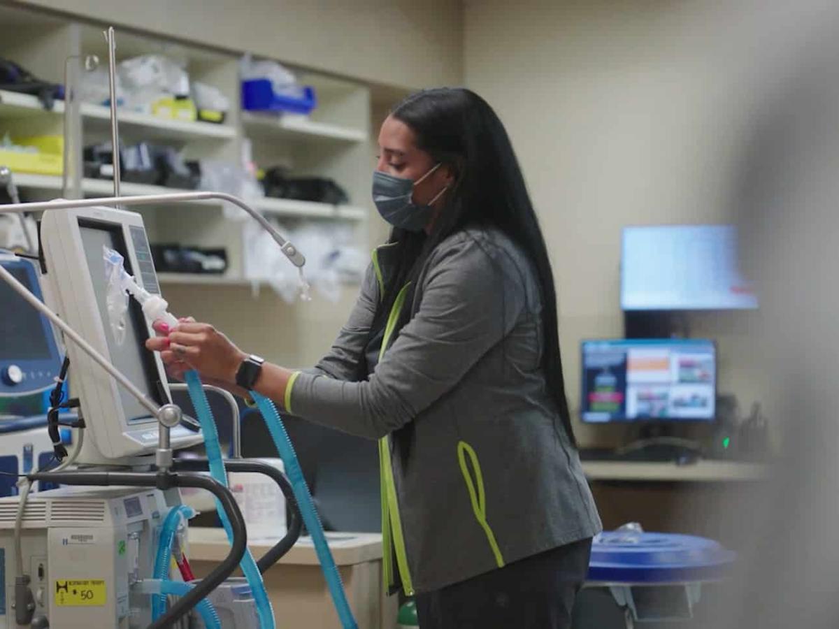 Respiratory therapist in a hospital