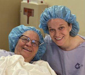 closeup of mother and daughter in hospital, transplant, kidney transplant, organ donation, Mother's Day, polycystic kidney disease, PKD, end-stage renal disease, ESRD, Mom and blogger participate in 