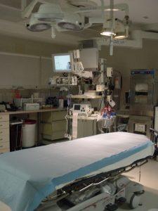Stab table in stab room, volunteer derek williams, hospital volunteer, ed volunteer, edpeer program volunteer, emergency room volunteer