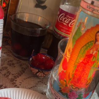 Cherry Coke on ofrenda